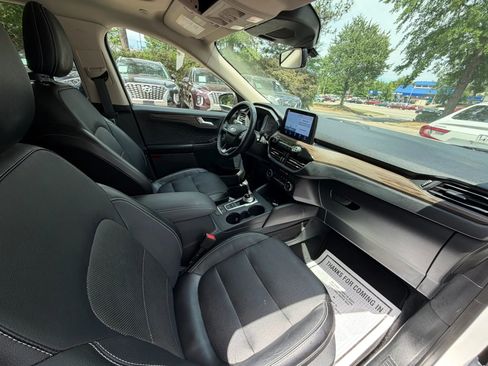 Used 2020 Ford Escape Titanium w/ Titanium Premium Package 2.0 AWD/4WD image 10
