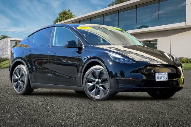 Used 2024 Tesla Model Y Long Range AWD/4WD image 2