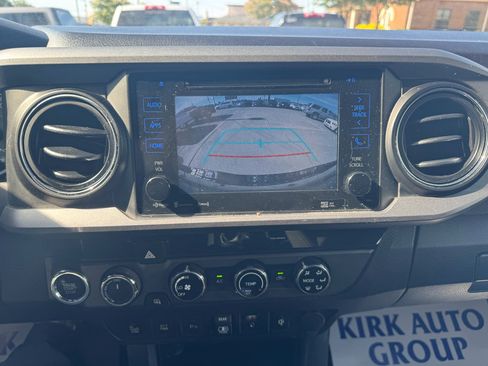 Used 2018 Toyota Tacoma TRD Off-Road w/ Technology Package image 18