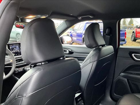 New 2026 Jeep Compass Latitude image 12