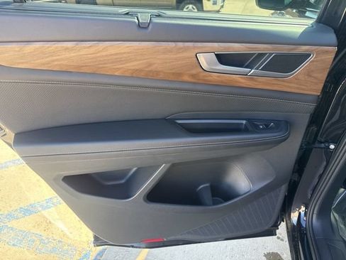 Used 2025 Volkswagen Atlas SE AWD/4WD image 16