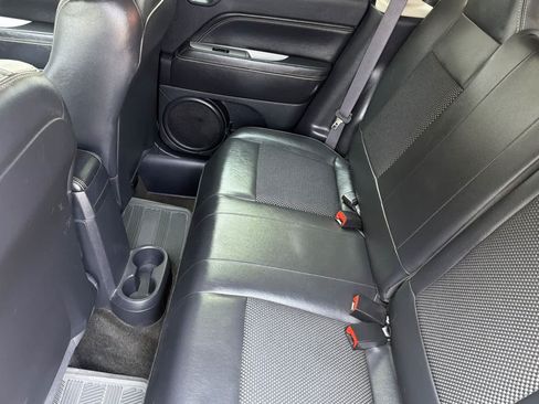 Used 2016 Jeep Compass Latitude AWD/4WD image 4