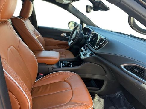 Used 2024 Chrysler Pacifica Pinnacle image 18