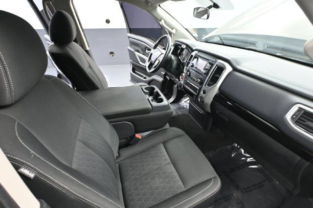 Used 2018 Nissan Titan SV AWD/4WD image 36