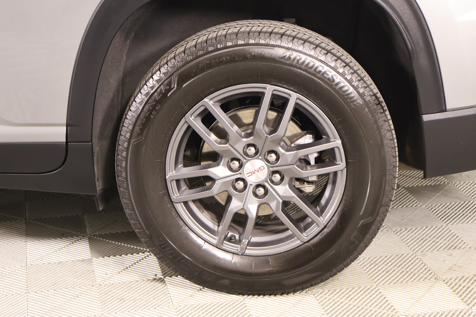 Used 2026 GMC Acadia Elevation FWD image 18