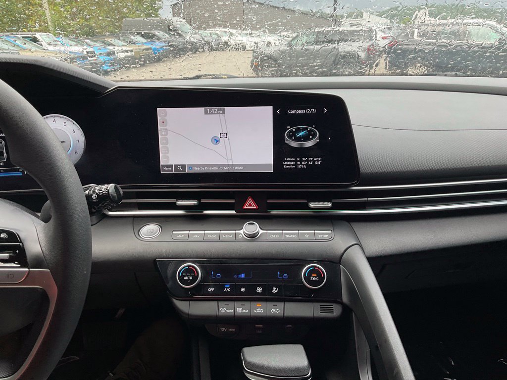 Used 2024 Hyundai Elantra SEL FWD image 16
