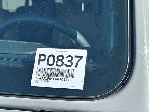 Used 2023 Jeep Wrangler Unlimited Sahara image 16