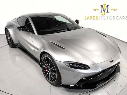Used 2022 Aston Martin V8 Vantage Coupe image 15