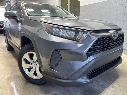 Used 2021 Toyota RAV4 LE FWD image 2