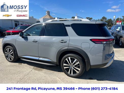 Certified 2024 Nissan Pathfinder Platinum w/ Cargo Package image 4