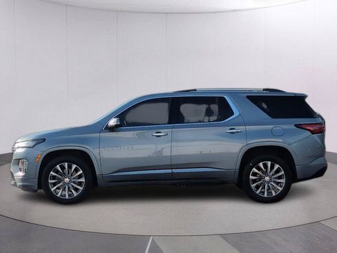 Used 2023 Chevrolet Traverse Premier FWD image 2