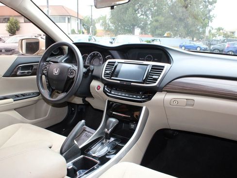 Used 2016 Honda Accord EX image 19