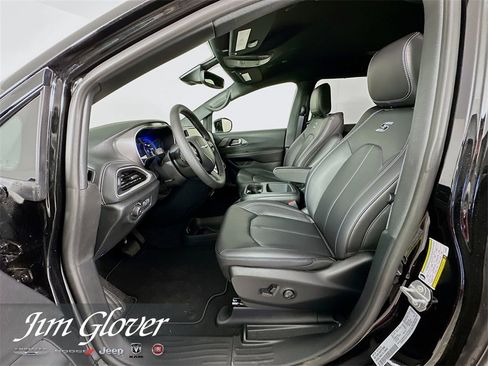 New 2026 Chrysler Pacifica Select image 25