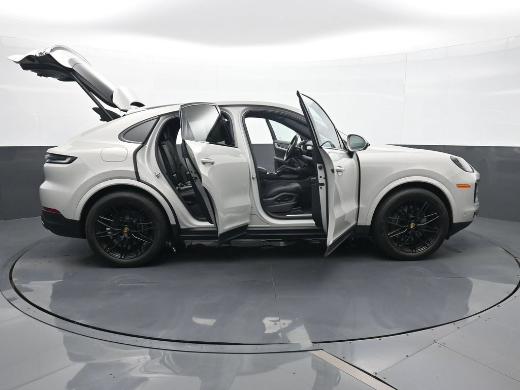 Certified 2024 Porsche Cayenne Coupe AWD/4WD image 33