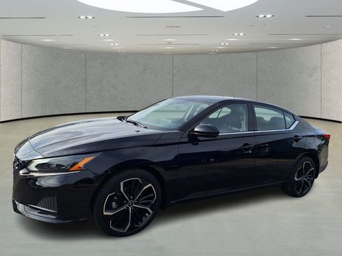 Used 2024 Nissan Altima 2.5 SR w/ SR Premium Package image 8