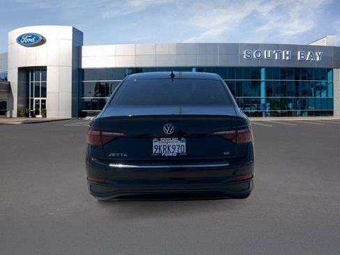 Used 2023 Volkswagen Jetta SE FWD image 4