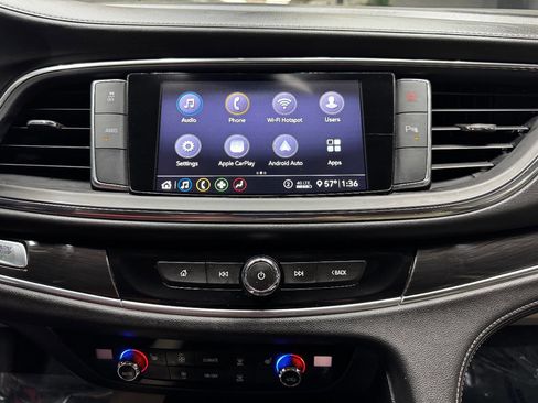 Used 2021 Buick Enclave Essence image 22