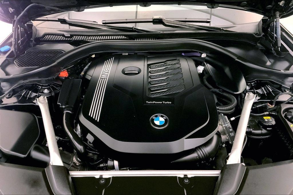 Used 2022 BMW 540i xDrive w/ M Sport Package AWD/4WD image 9