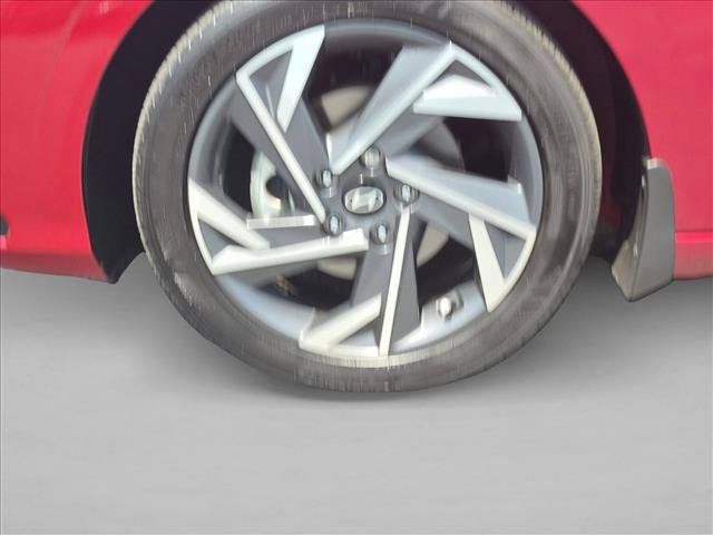 Used 2024 Hyundai Elantra SEL w/ Convenience Package FWD image 24
