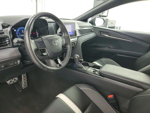 Used 2025 Toyota Camry SE FWD image 12