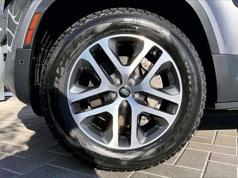Used 2020 Land Rover Defender 110 First Edition AWD/4WD image 9