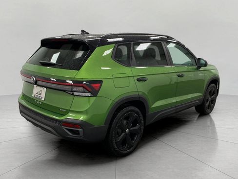 New 2026 Volkswagen Taos SE AWD/4WD image 3