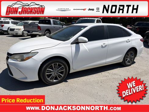 Used 2017 Toyota Camry SE FWD image 1
