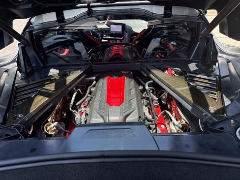 Used 2024 Chevrolet Corvette Stingray Preferred Cpe w/ Z51 Performance Package RWD image 32