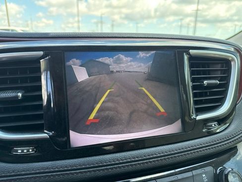 Used 2020 Chrysler Pacifica Limited FWD image 20