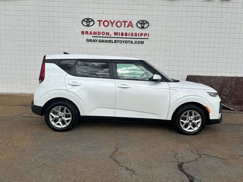 Used 2020 Kia Soul S image 1