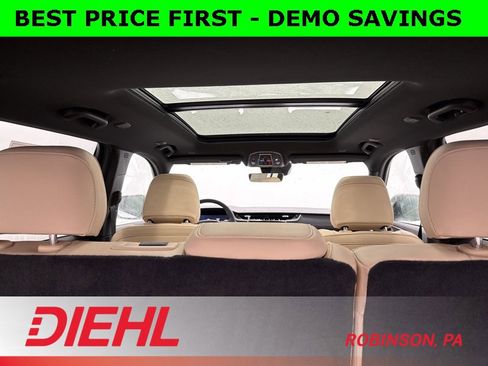 New 2025 Jeep Grand Cherokee Limited w/ Black Appearance Package image 10