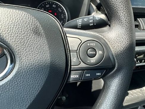 Used 2022 Toyota RAV4 LE w/ Carpet Mat Package (TMS) AWD/4WD image 18