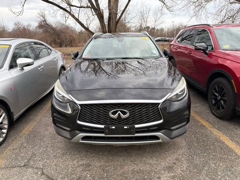 Used 2018 INFINITI QX30 Premium w/ Navigation Package image 5