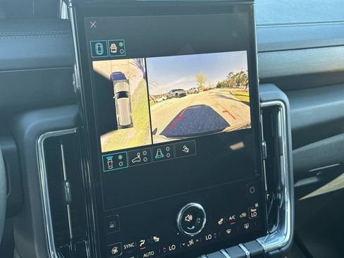 Used 2025 GMC Yukon Denali image 28