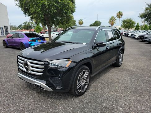 Used 2025 Mercedes-Benz GLS 450 4MATIC image 9