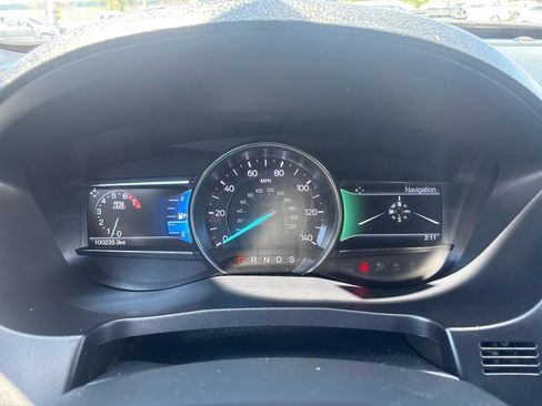 Used 2017 Ford Explorer XLT w/ Equipment Group 202A AWD/4WD image 16