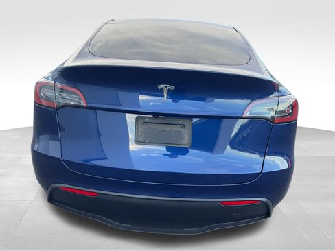 Used 2023 Tesla Model Y 2WD image 6