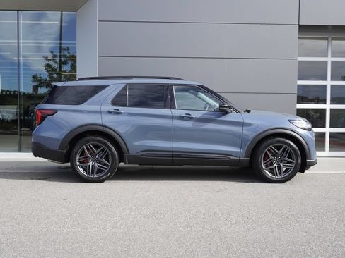 Used 2025 Ford Explorer ST w/ Sun And Sound Package AWD/4WD image 7