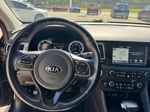 Used 2019 Kia Niro Touring FWD image 16