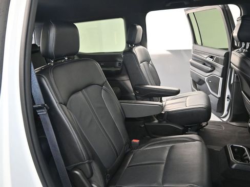 Used 2024 Jeep Wagoneer Series II image 28