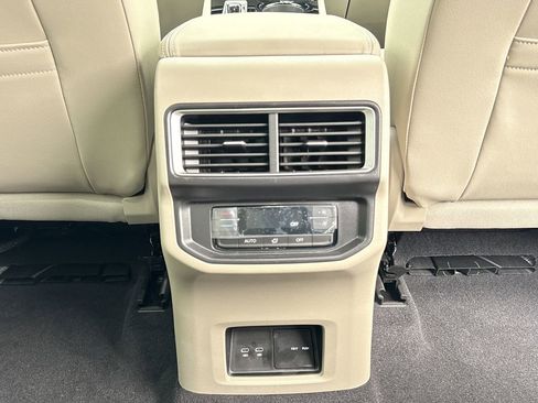 New 2026 Volkswagen Atlas SE FWD image 14