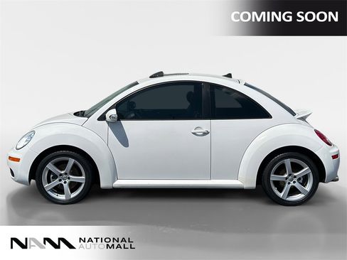 Used 2009 Volkswagen Beetle S image 2