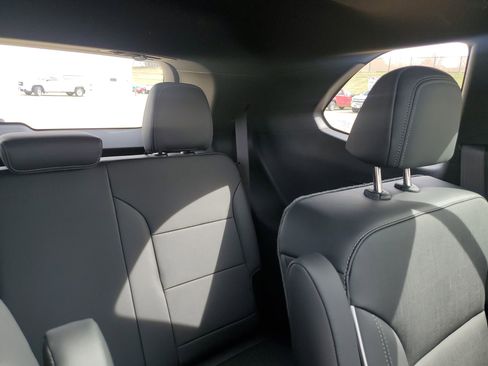 Used 2025 Buick Enclave Preferred w/ Power Package image 15