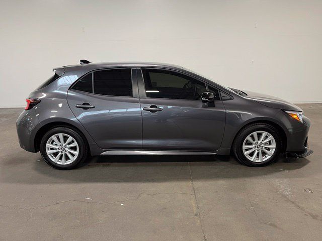 Used 2026 Toyota Corolla SE FWD image 2