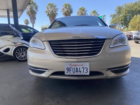 Used 2014 Chrysler 200 LX FWD image 4