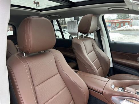 Used 2024 Mercedes-Benz GLS 450 4MATIC image 32