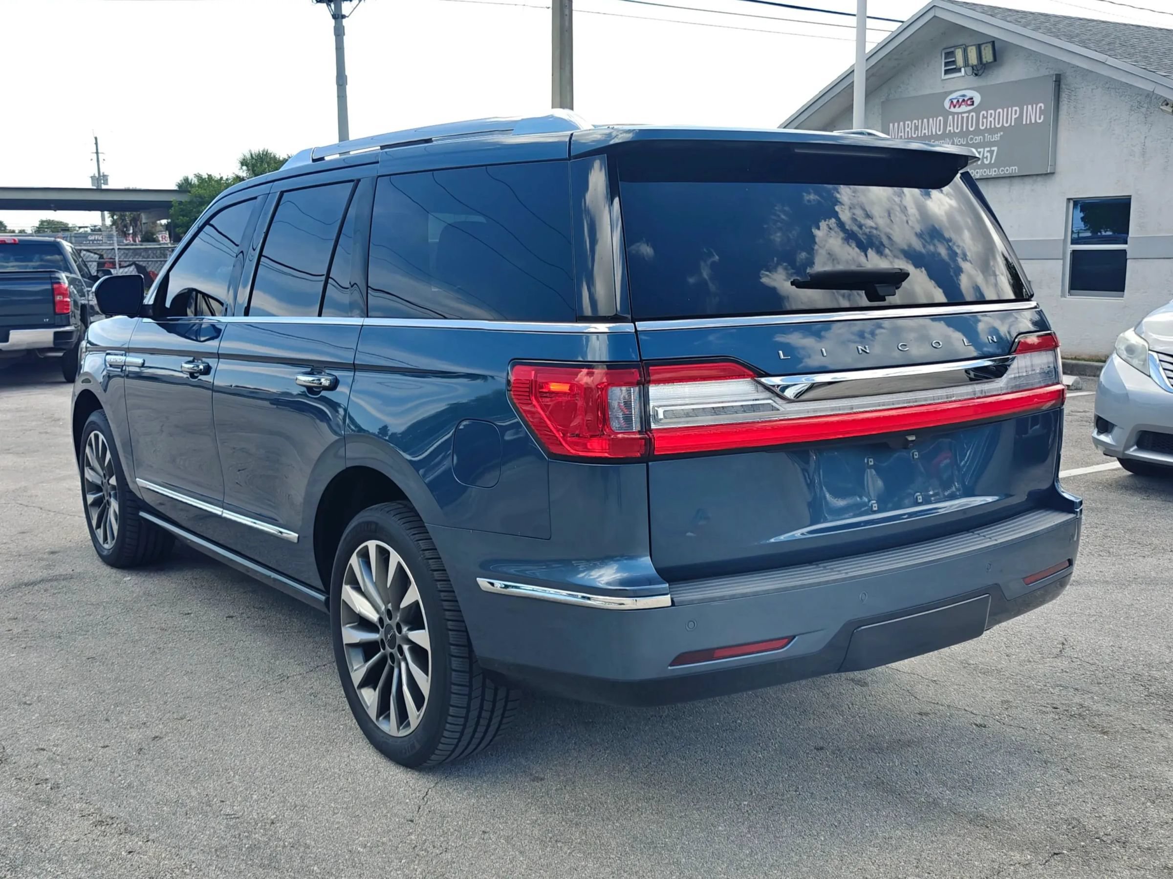 Used 2019 Lincoln Navigator Select RWD image 5