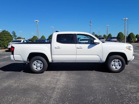 Used 2022 Toyota Tacoma SR image 8