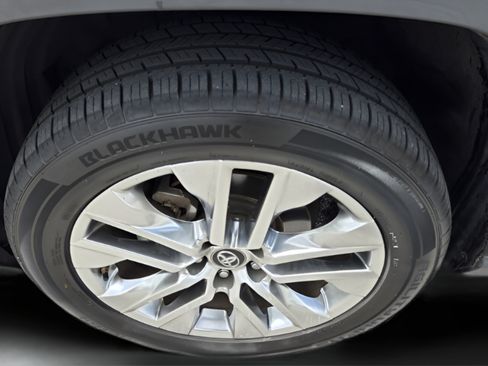 Used 2019 Toyota RAV4 XLE Premium FWD image 27