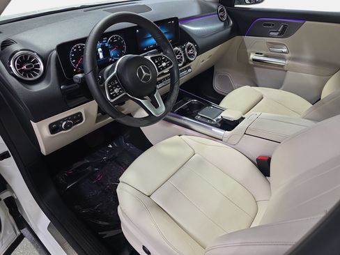 Used 2021 Mercedes-Benz GLA 250 w/ Premium Package image 16